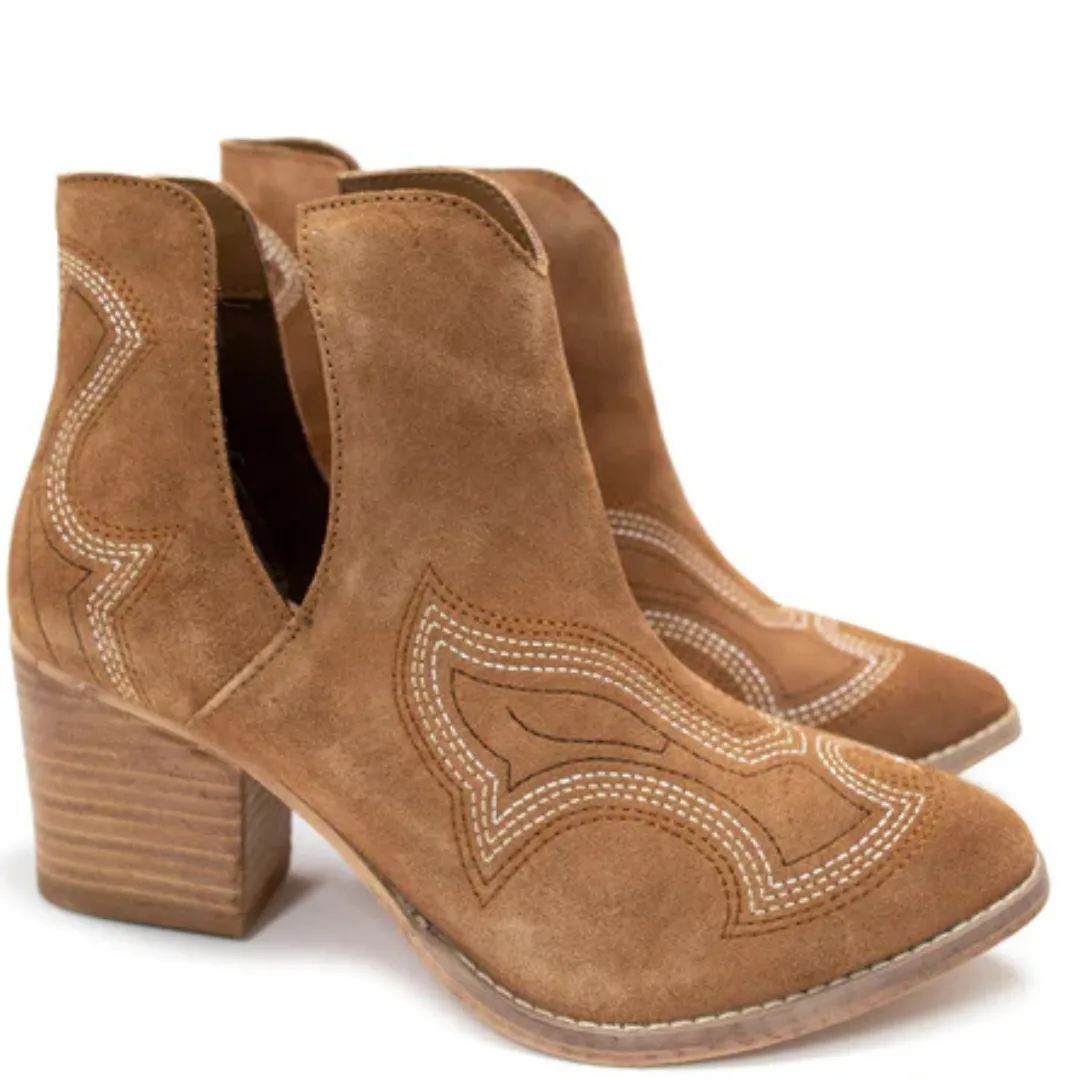 Online Exclusive | Journee Ankle Boots in Tan