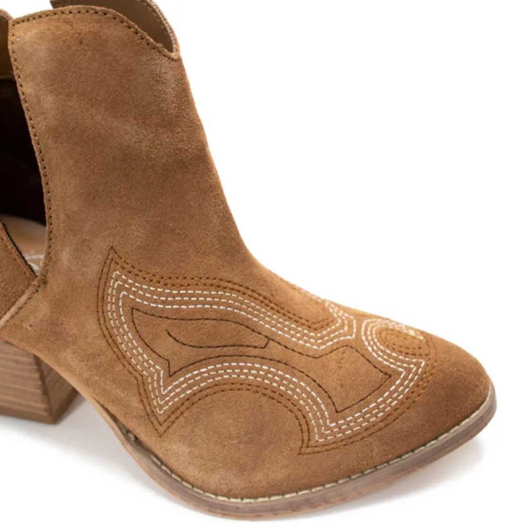 Online Exclusive | Journee Ankle Boots in Tan